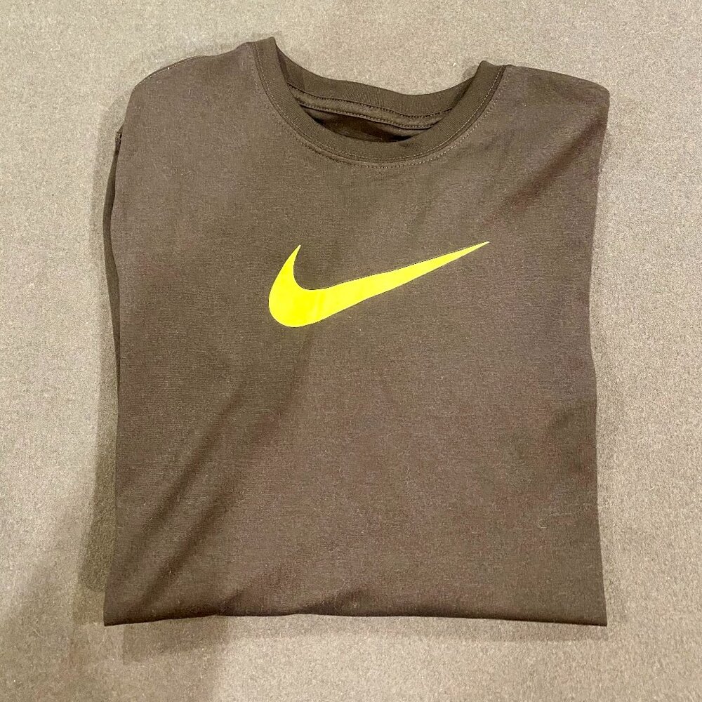Boys, Nike dri-fit, long sleeve training shirt. Size, Boys L. Black/yellow